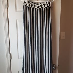 Lulumari boutique black and white skirt
